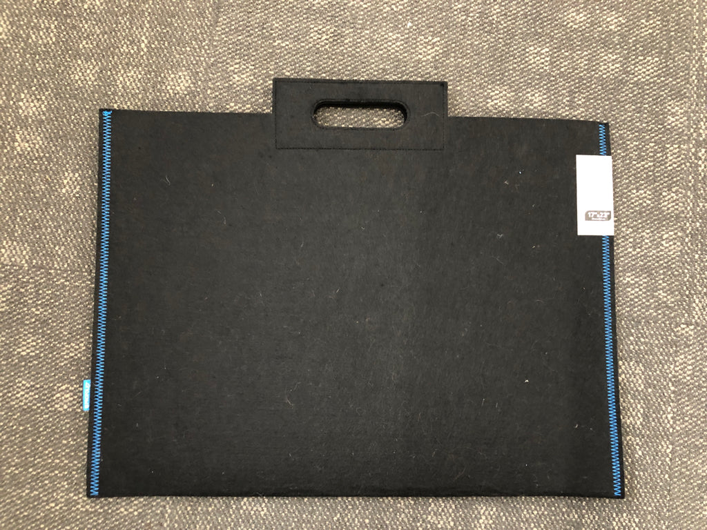 NWT LG FORMAT FELT BAG.
