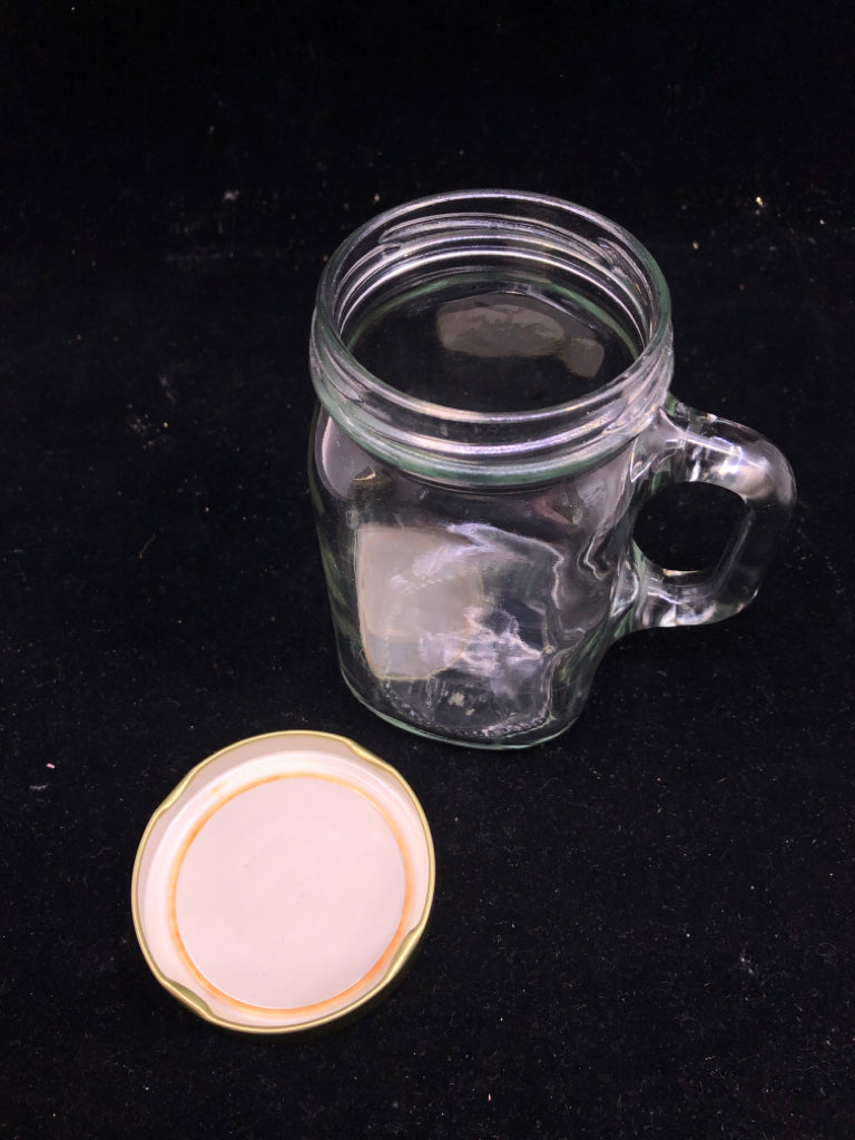 JAR STYLE MUG W HANDLE AND GOLD LID.