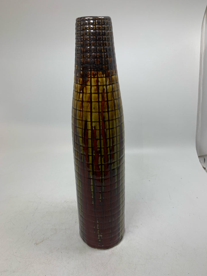 MAROON/YELLOW EMBOSSED SQUARE VASE.