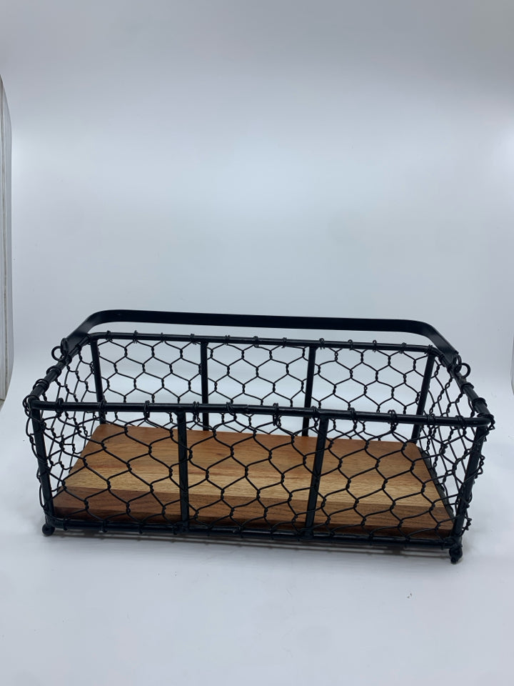 RUSTIC FARMHOUSE WIRE BASKET.