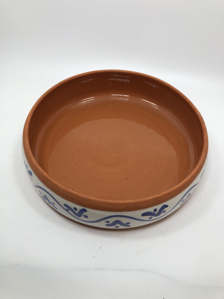 2PC BLUE/WHITE TERRACOTTA CHIP & DIP SET.