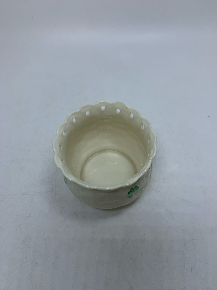 SHAMROCKS BASKET WEAVE PIECED EDGE TEA LIGHT HOLDER.