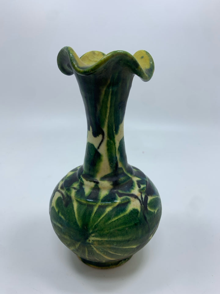 GREEN/TAN CERAMIC VASE W/WAVY RIM.