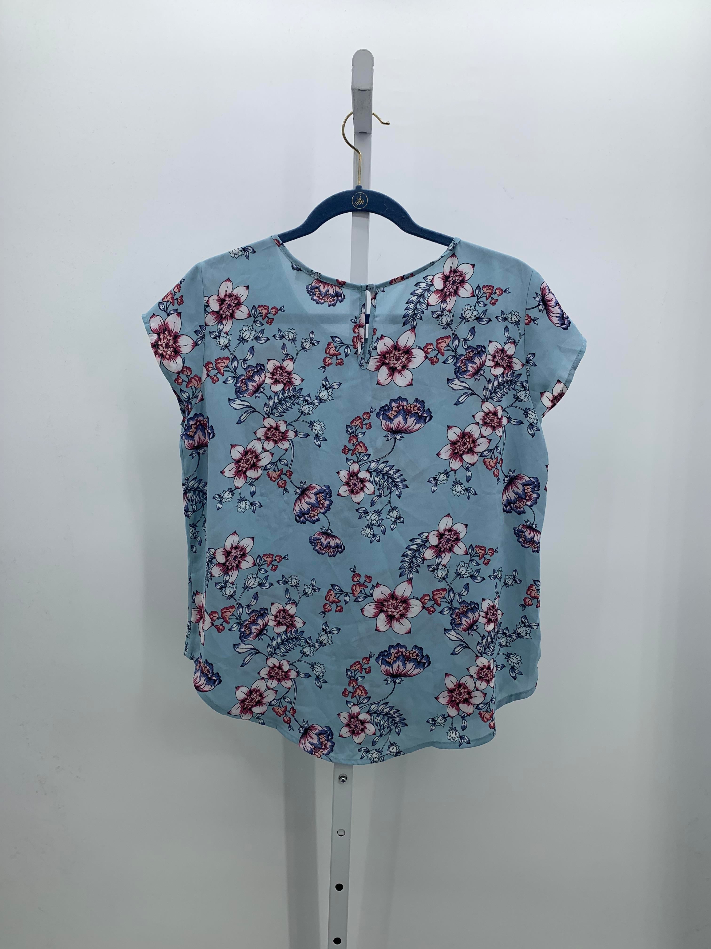 Pink Rose Size Large Juniors Short Sleeve Shirt
