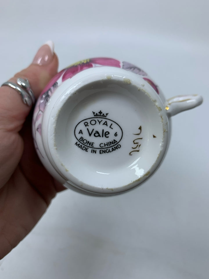 DARK PINK FLOWER W/ YELLOW CENTER TEACUP SAUCER.