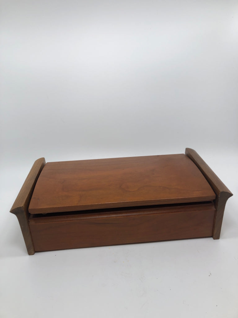 WOOD FLIP TOP KEEPSAKE BOX- MONTY TECH.