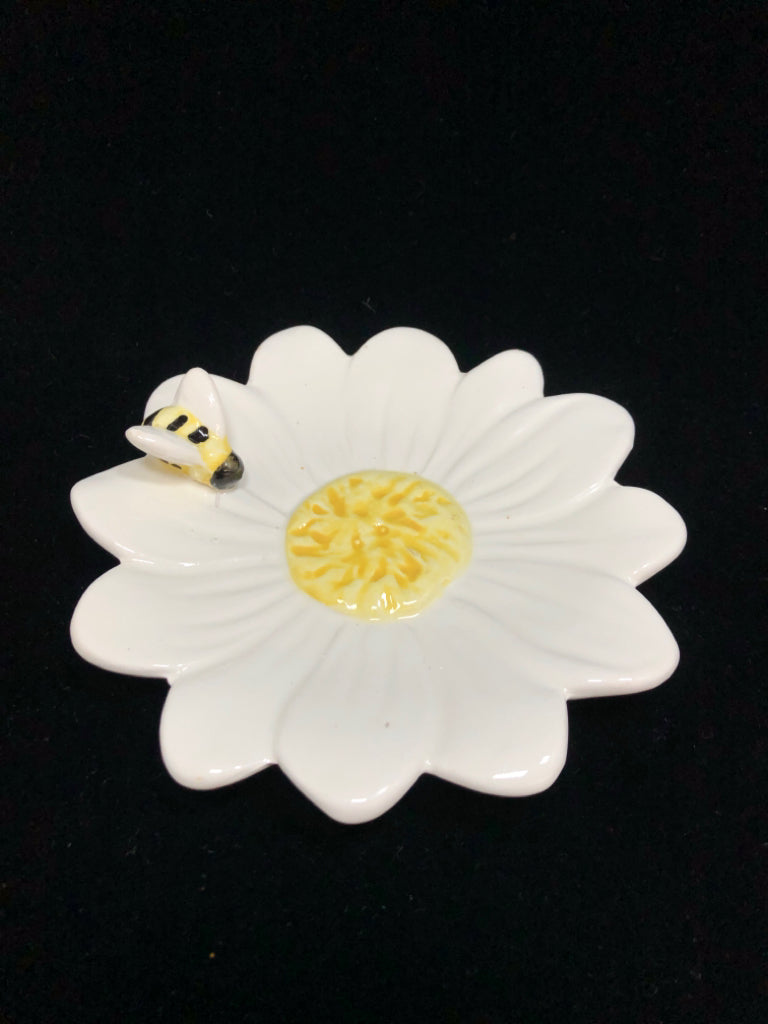 BEE & FLOWER CATCH-ALL TRAY.