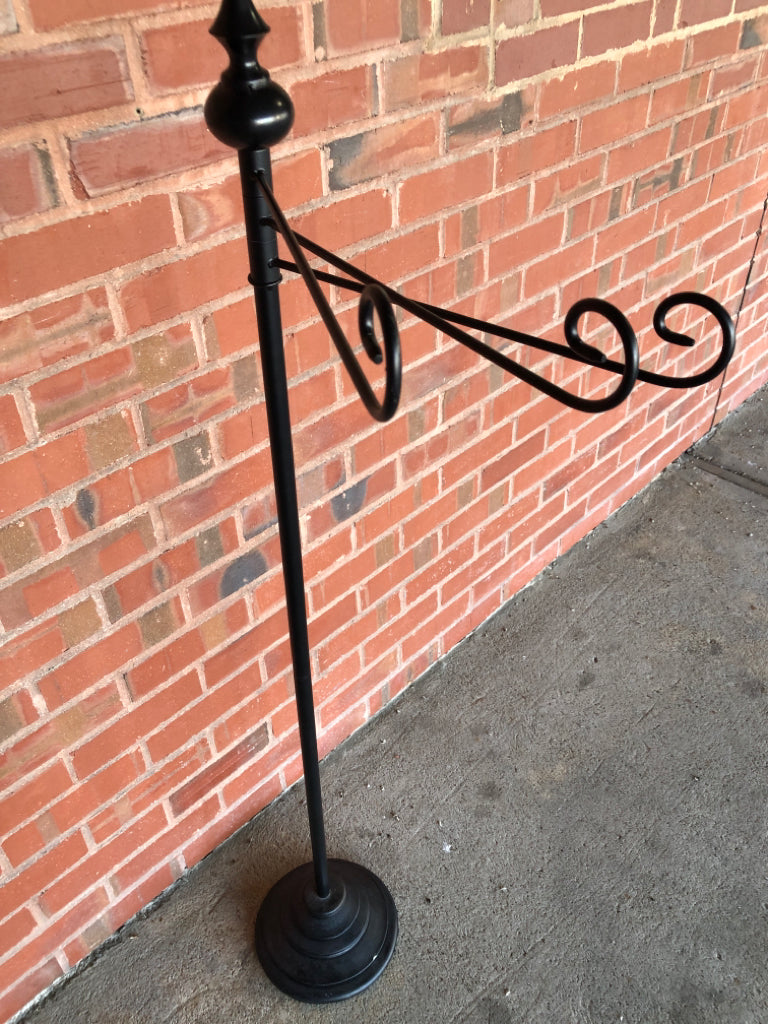 BLACK METAL TRIPLE STOCKING HOLDER.