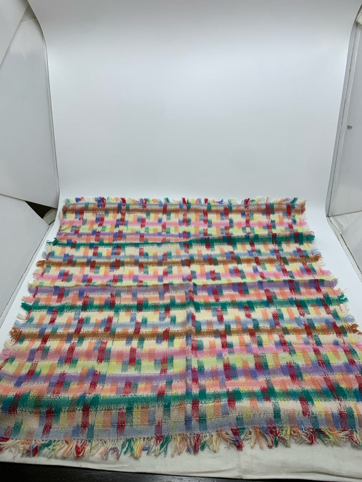 4 COLORFUL MULTI-STITCHED CLOTH NAPKINS.