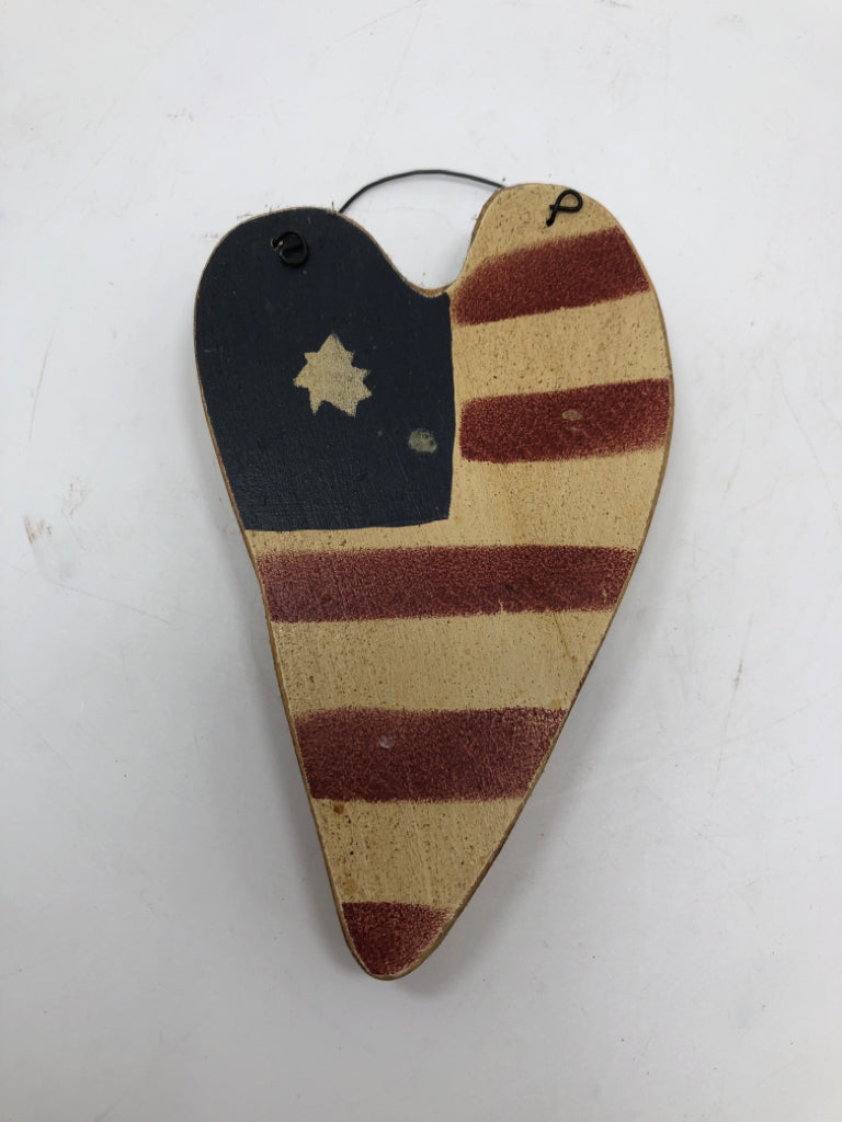 PRIMITIVE WOOD HEART AMERICAN FLAG.