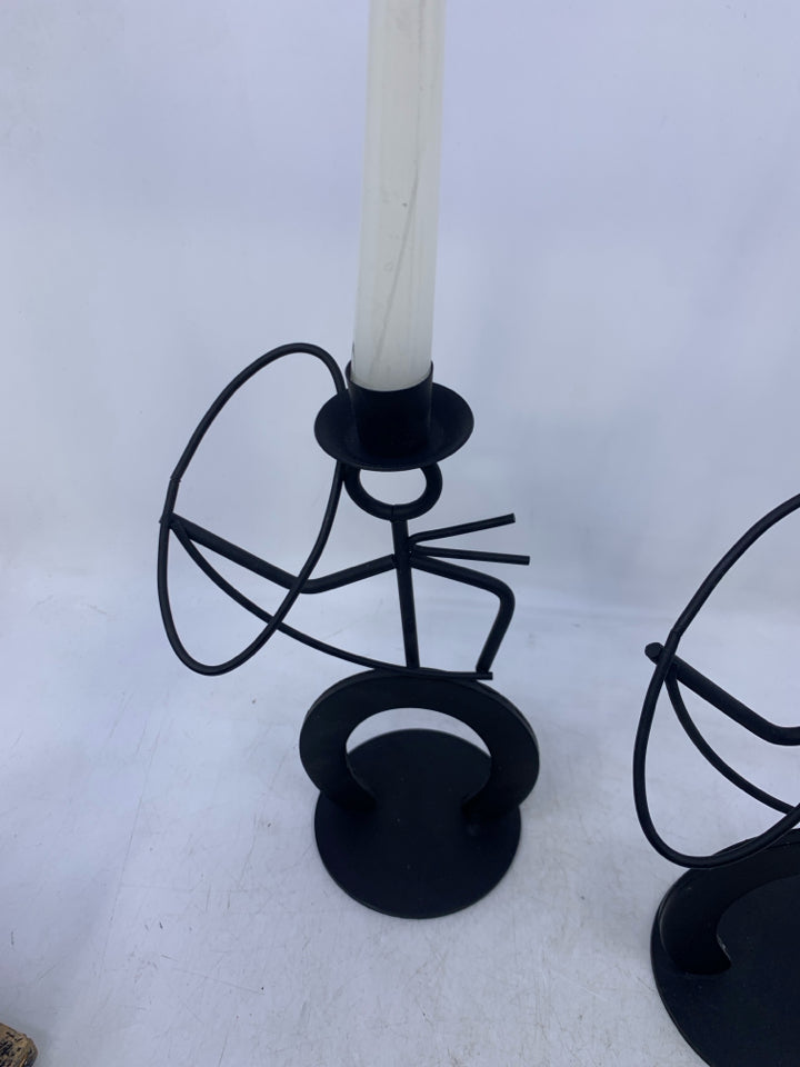 2 BLACK METAL TAPERED CANDLE HOLDERS SHAPED AS COWBOYS W/ LASSO W/ WHITE CANDLES
