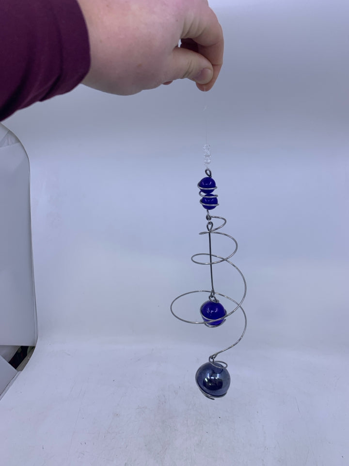 SILVER METAL W/ IRIDESCENT BLUE GLASS BALLS SPINS.