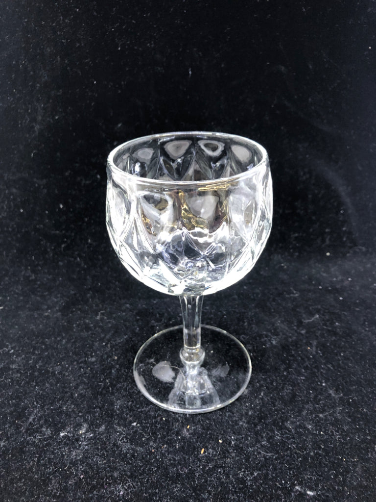 4 DIAMOND PATTERN WINE GLASS.