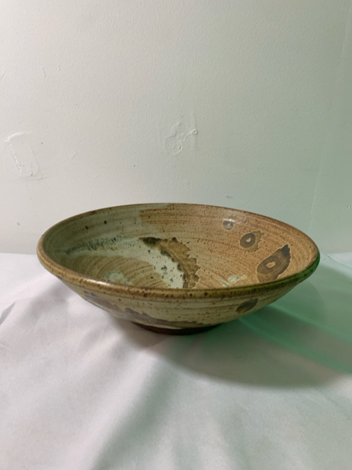 TAN HANDMADE ABSTRACT PATTERN SERVING BOWL.