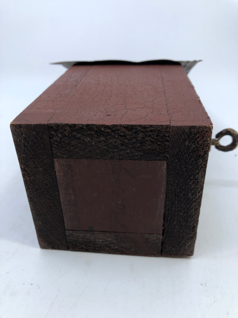 RED RUSTIC METAL BIRDHOUSE.