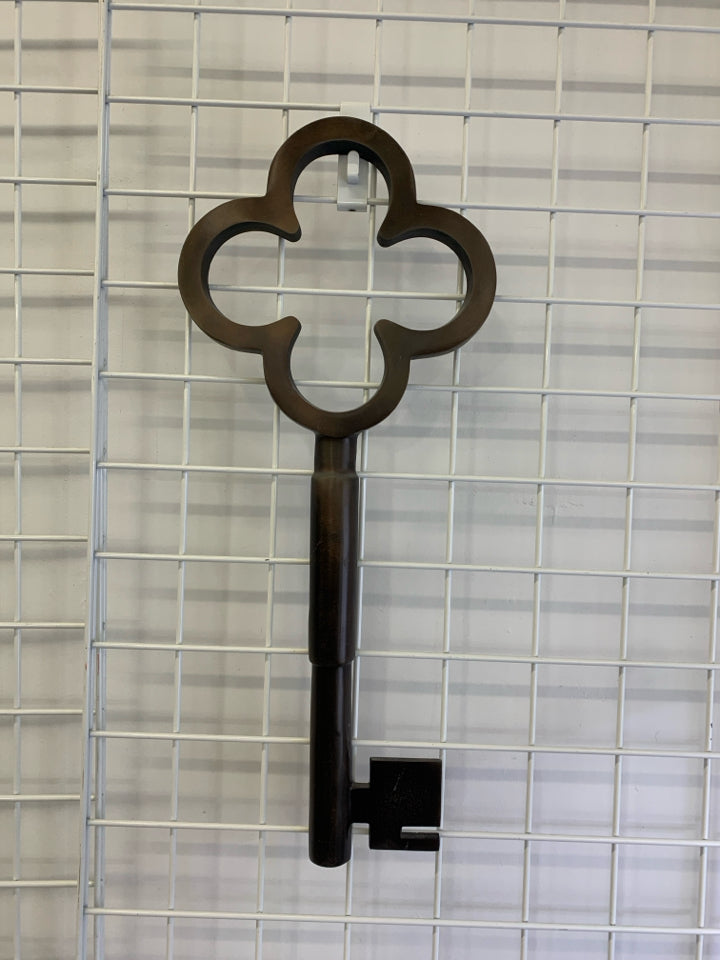 BRONZE KEY WALL DECOR.