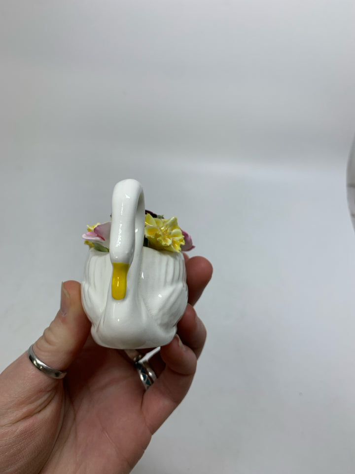 VTG MINI BONE CHINA SWAN W/ FLORAL BOUQUET HEALACRAFT.