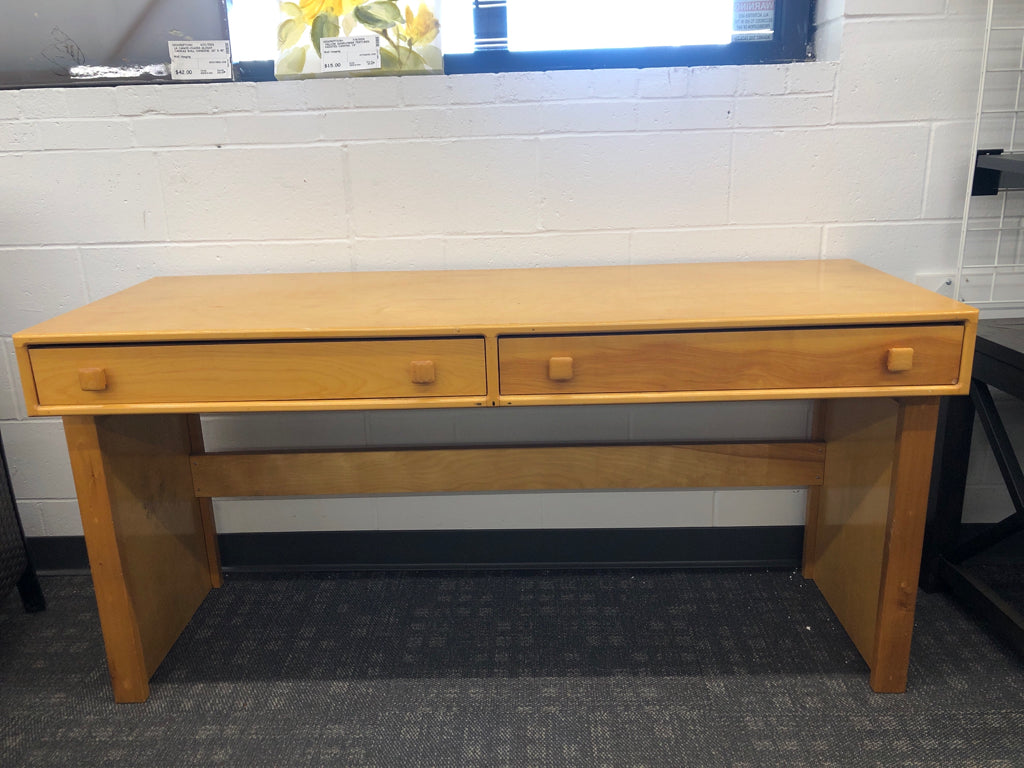 WIDE 2-DRAWER WOOD DESK.