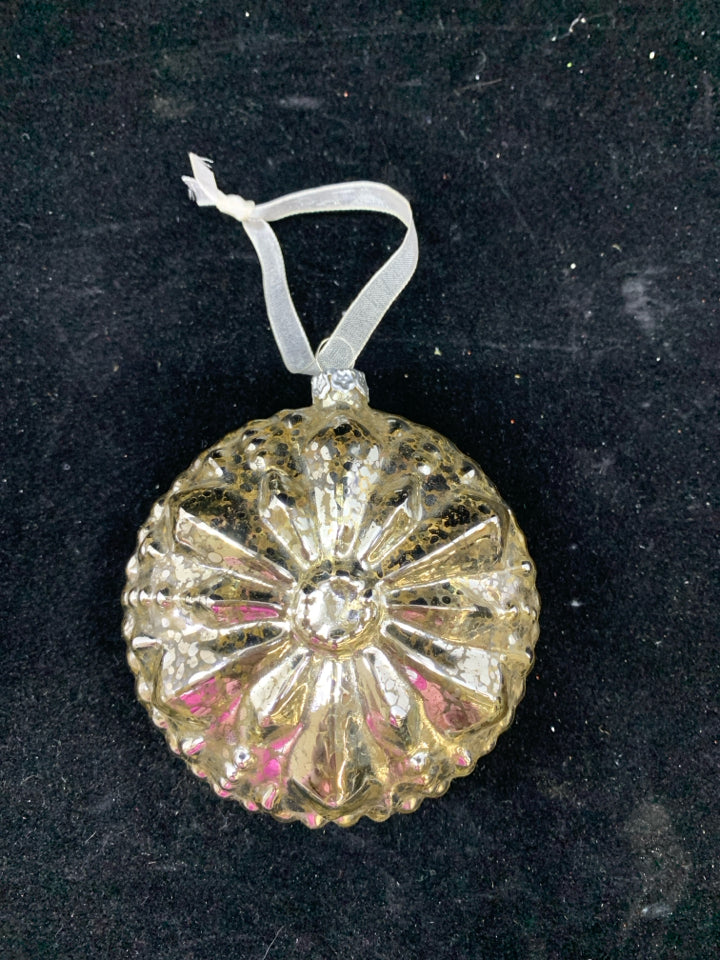 SILVER GLASS ROUND SNOWFLAKE ORNAMENT.
