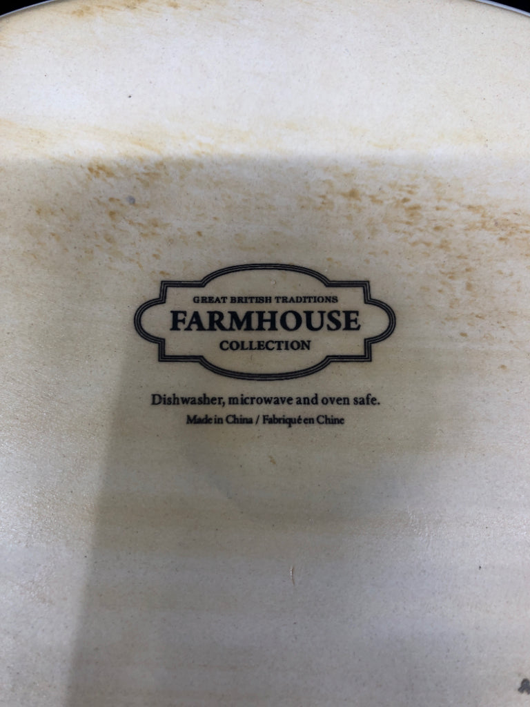 2 PC WHITE CERAMIC HEN ON NEST BOWL.