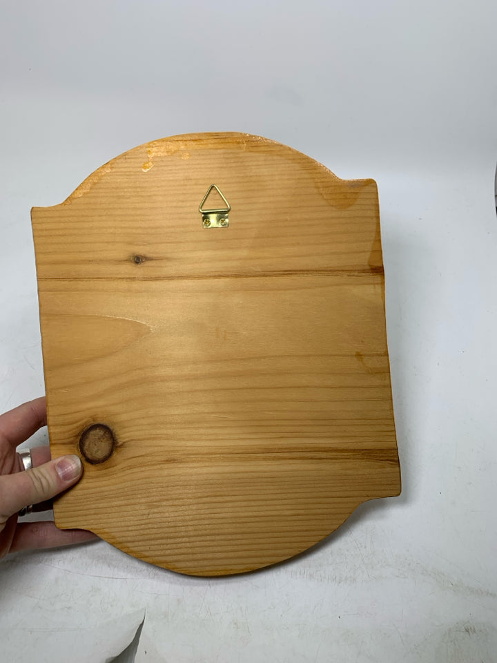 WOOD WELCOME SIGN W/ PAINTED CARDINAL & HOLLY.