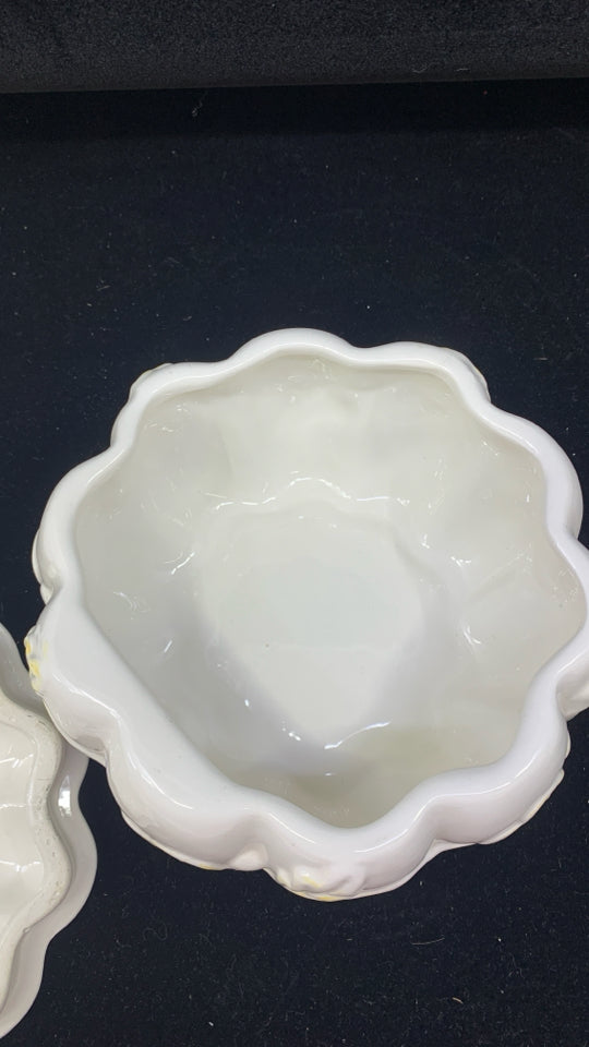 WHITE SCROLL PUMPKIN SERVER W LID.
