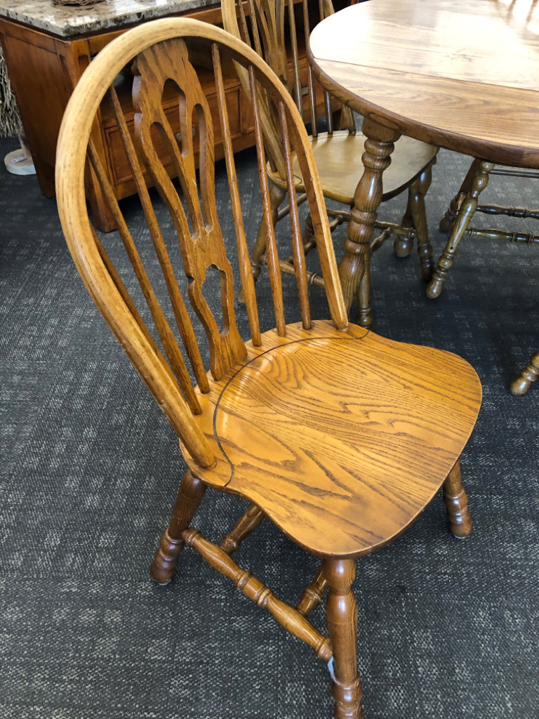 ROUND WOOD DROP SIDE DINING TABLE W/4 CHAIRS.