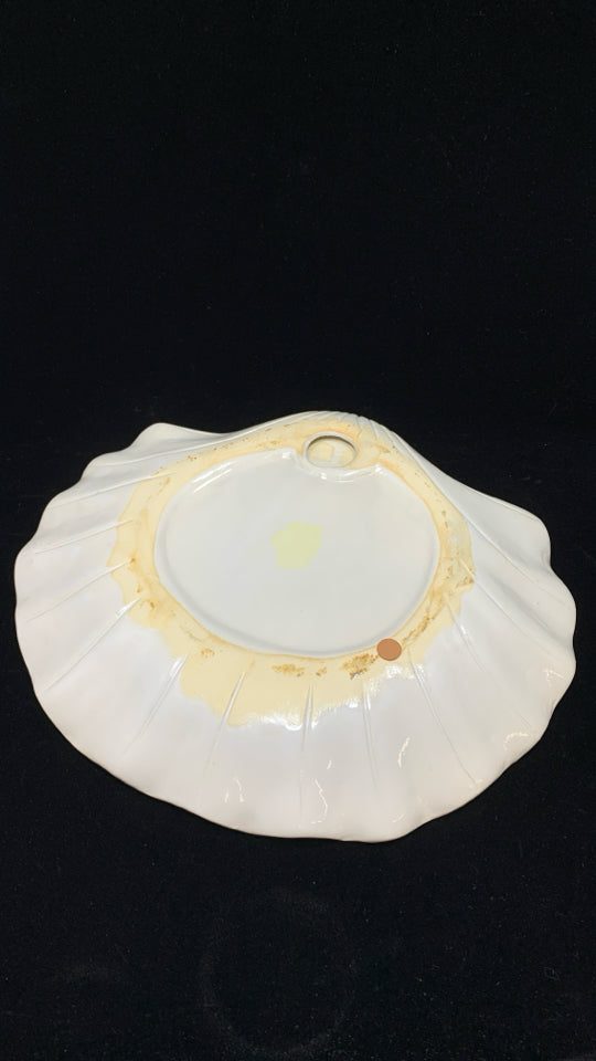 GLAZED SEASHELL CHIP N DIP DISH.
