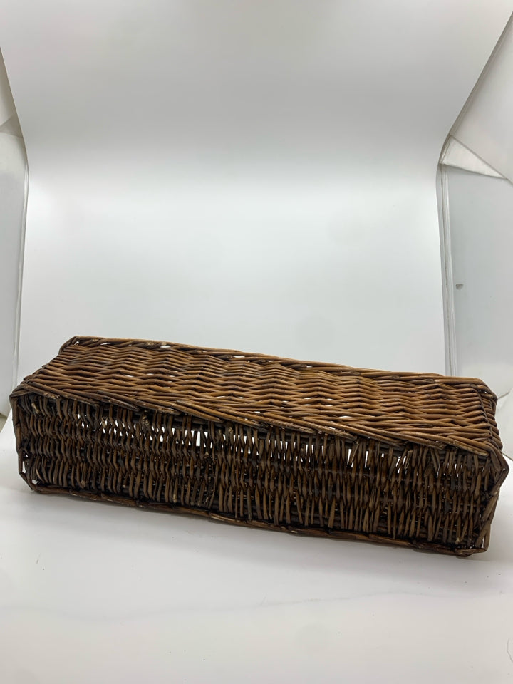 RECTANGLE WICKER BASKET.