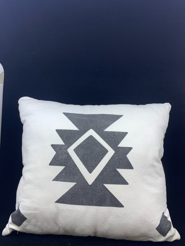 WHITE AND BLACK AZTEC PILLOW.