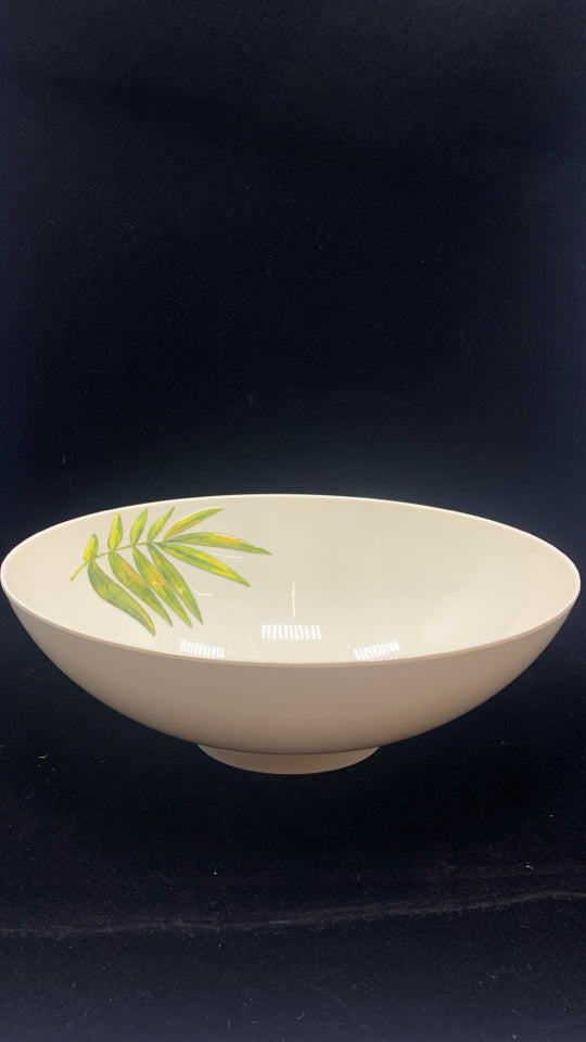 MELAMINE SERVING BOWL W/LEAF DESIGN.