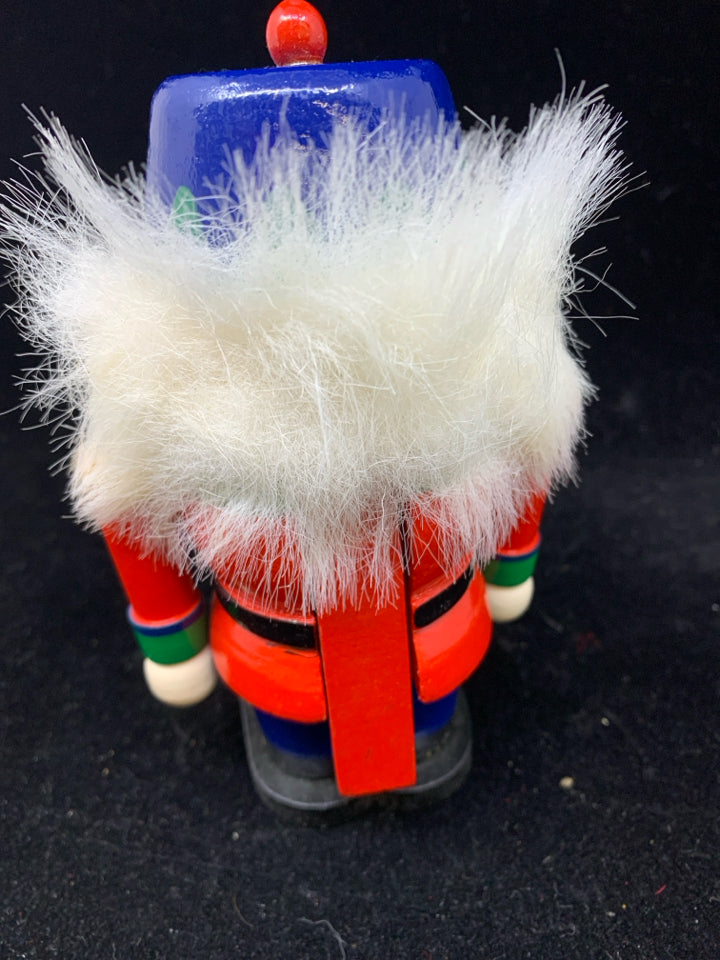 NUTCRACKER W WHITE HAIR.