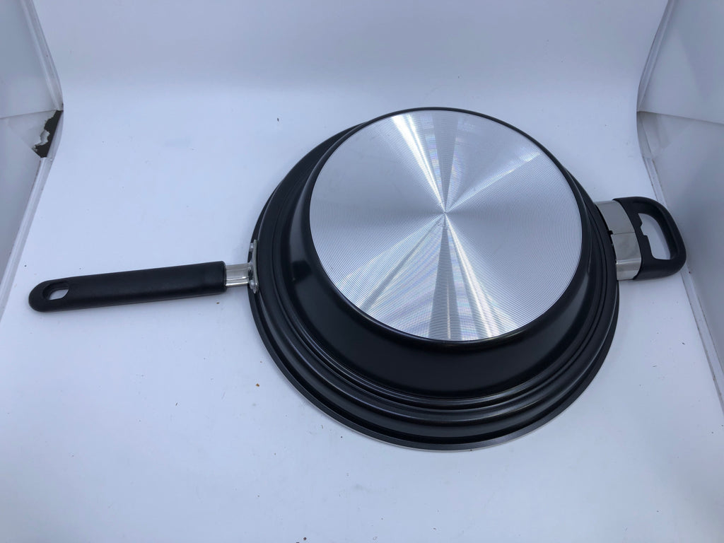 NONSTICK 13" SAUTE PAN W/STEAMER BASKET.