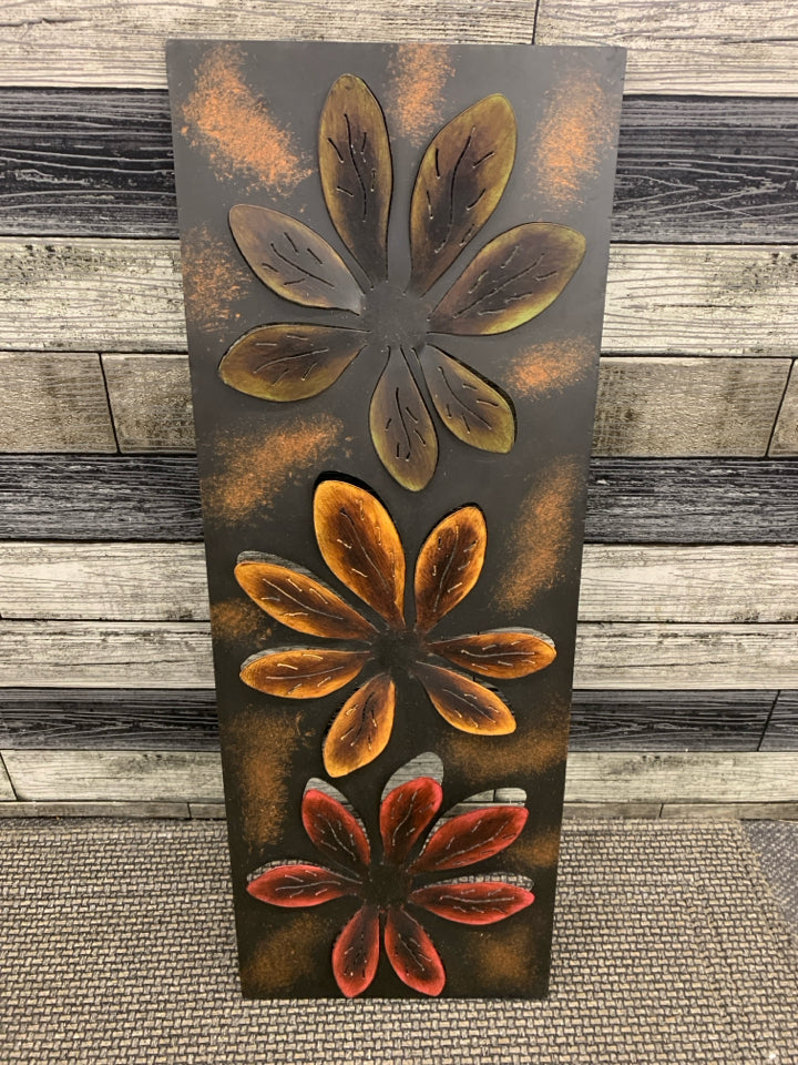 BROWN METAL FLOWER WALL ART.
