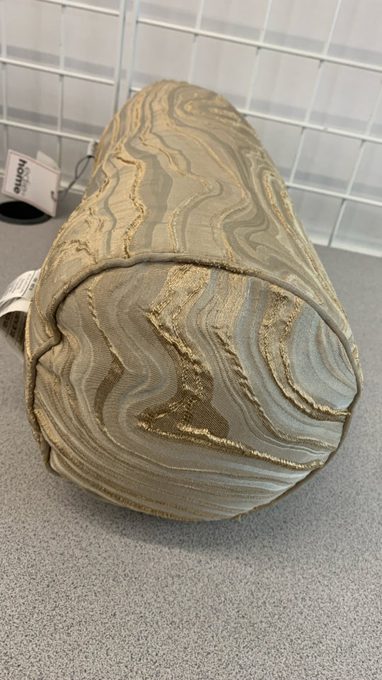 NWT EDIE HOME BEIGE SWIRL PILLOW.