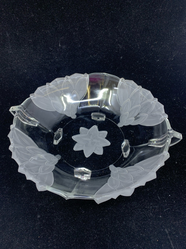 ROUND CLEAR GLASS SERVING PLATTER STAR PATTERN.
