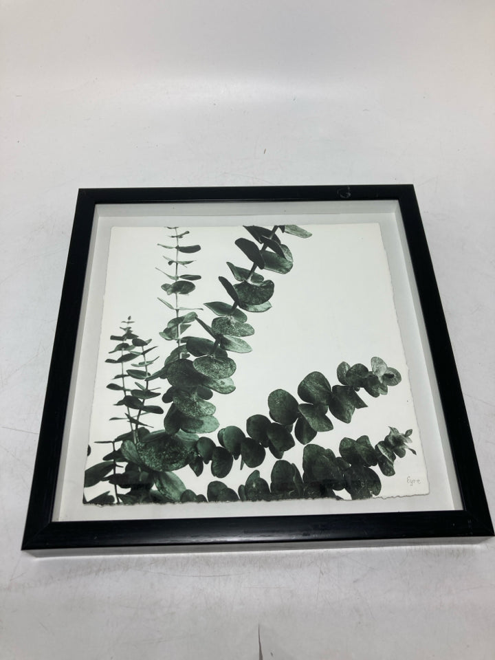 BLACK SHADOW BOX W/ LEAVES SQUARE WALL HANGING.