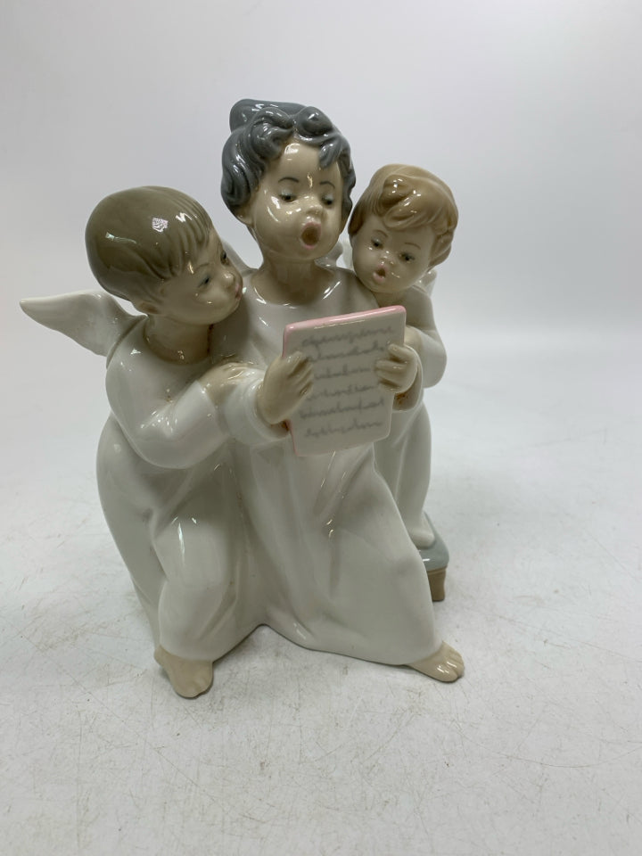 GROUP OF ANGELS SIGNING CHOIR LLADRO #4542.