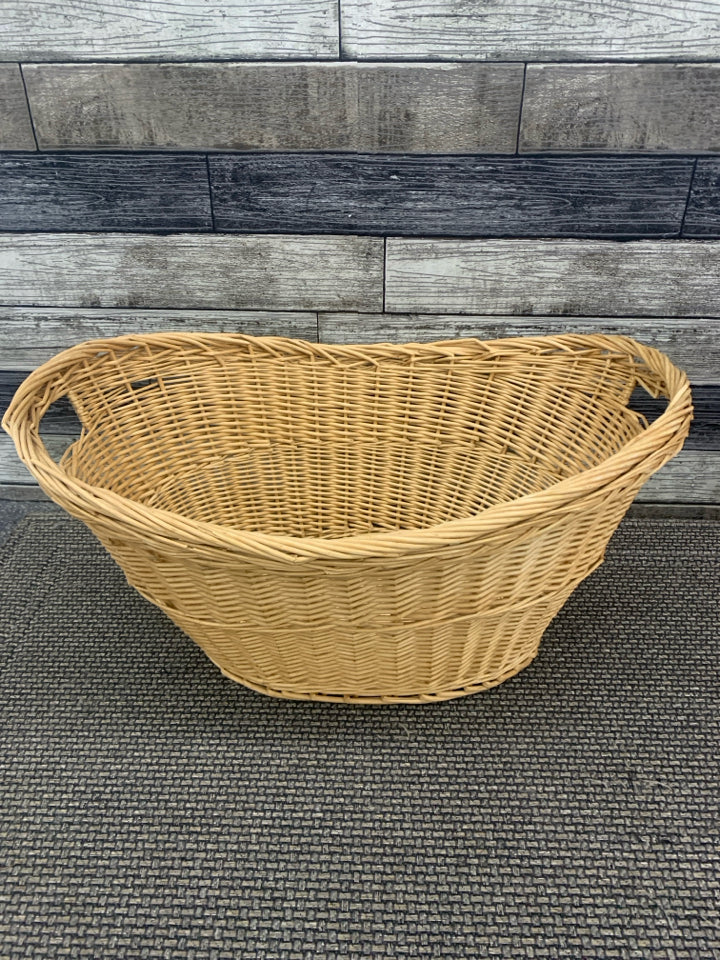 OVAL WICKER LAUNDRY BASKET.