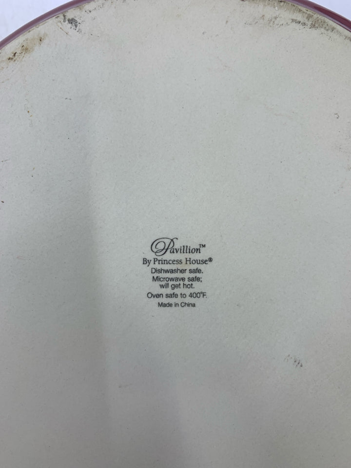 BERRY RED 2QT COVERED CASSEROLE.