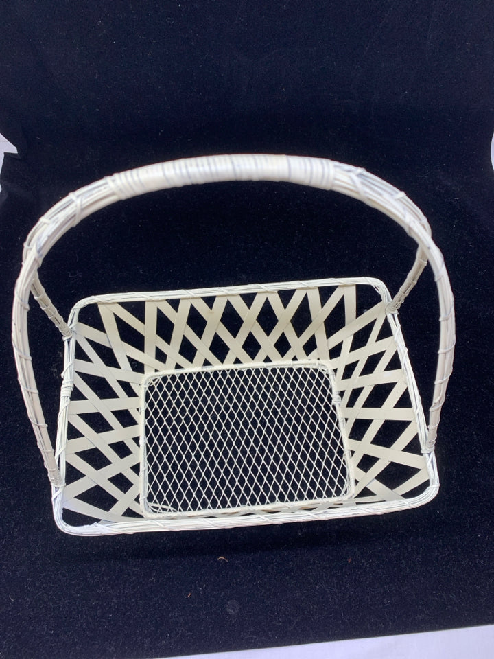 WHITE METAL BASKET W/ X DESIGN.