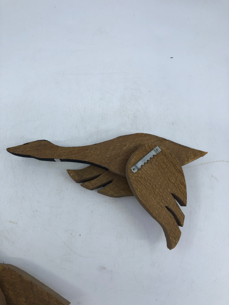 2 WOOD GEESE MOVEABLE WINGS WALL HANGINGS.