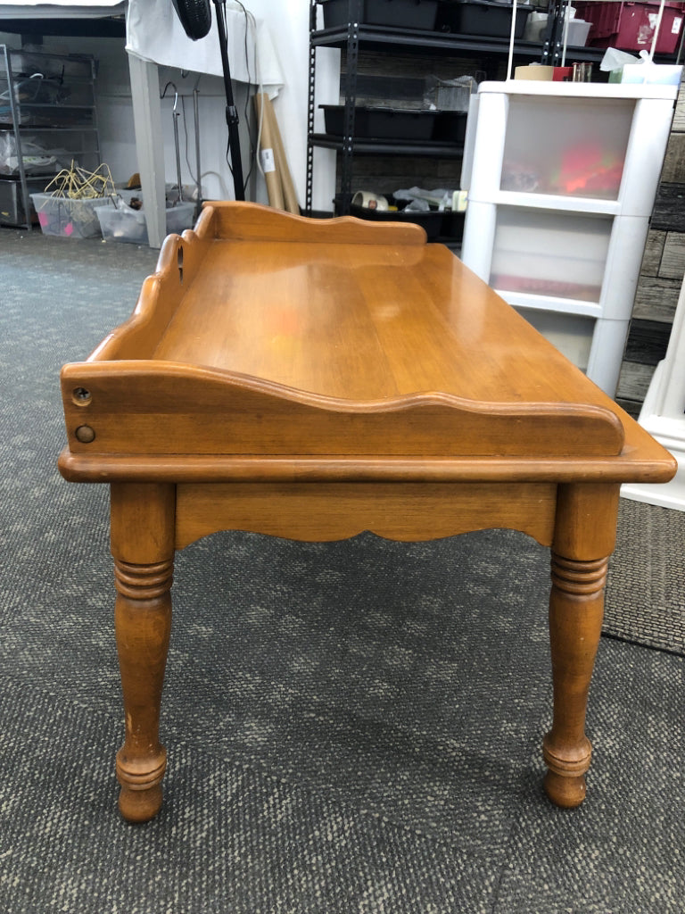 VTG SHORT MAPLE-WOOD COFFEE TABLE.