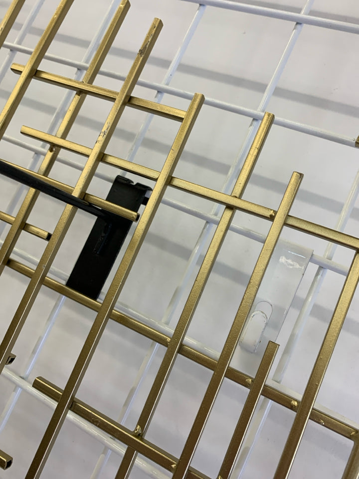 GOLD ABSTRACT WALL HANGING.