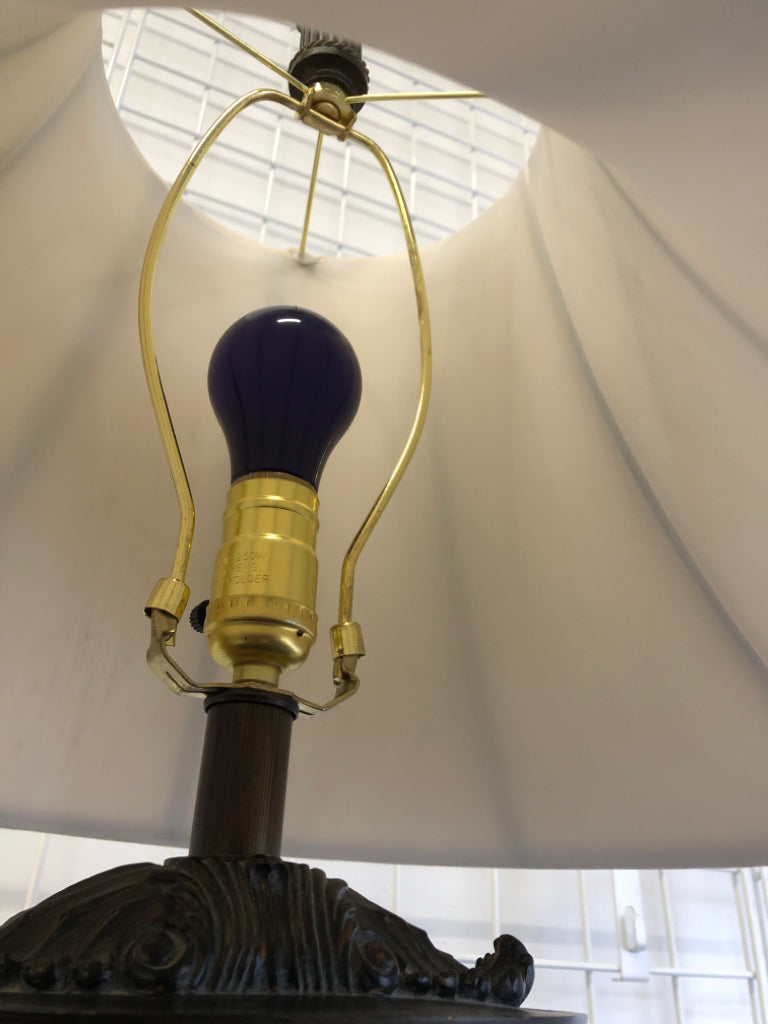 ORNATE SNAKE SKIN LAMP W/CREAM SHADE.