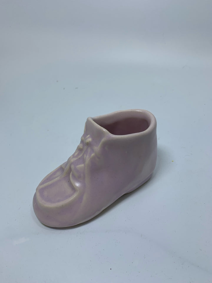 VTG LIGHT PINK POTTERY BABY SHOE USA.
