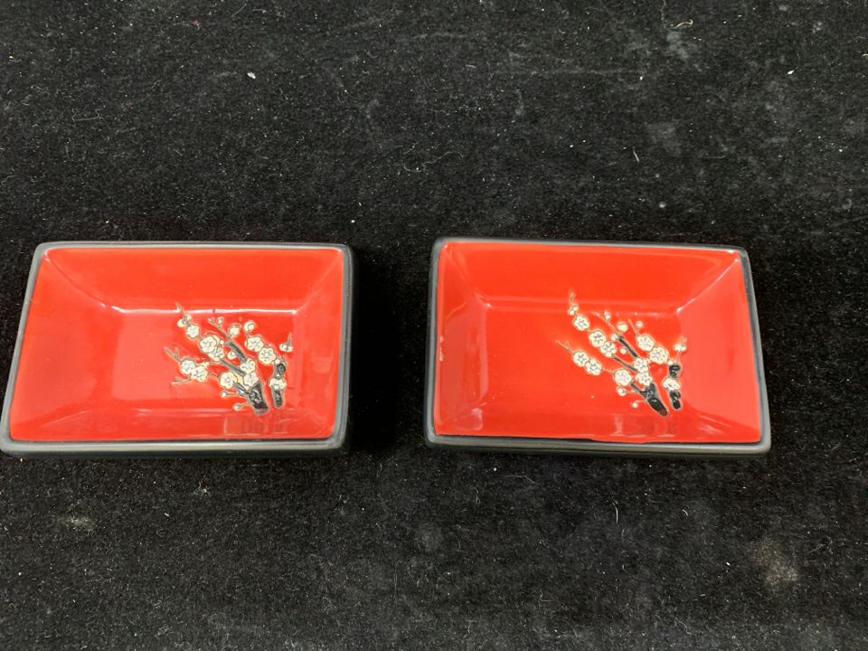 2 BLACK RED WHITE FLOWERS SAUCE DISHES.
