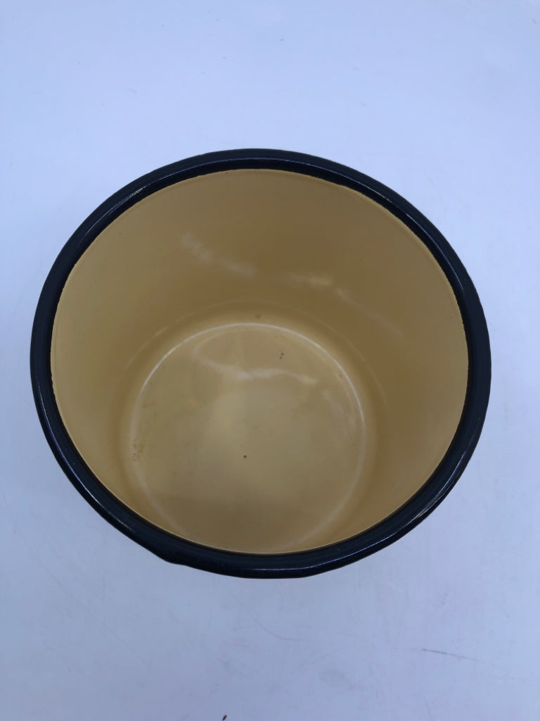 CREAM METAL CANISTER W/ QUATRE PARIS PRINTED.