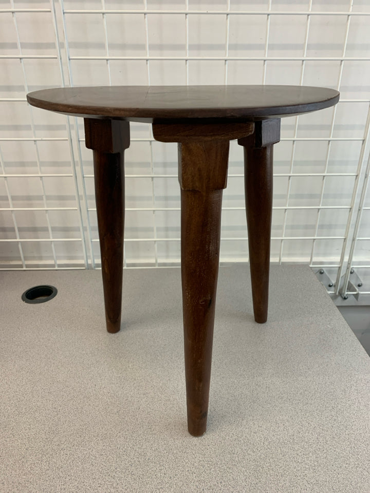 ROUND DK WOOD PLANT STAND/SIDE TABLE.