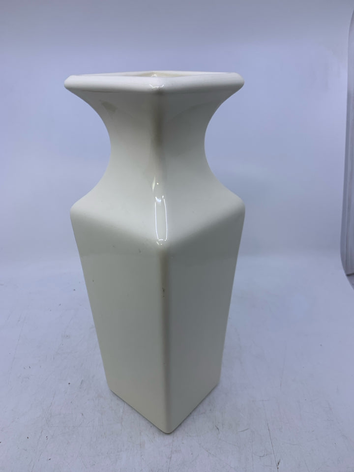 HEAVY CREAM CERAMIC VASE.